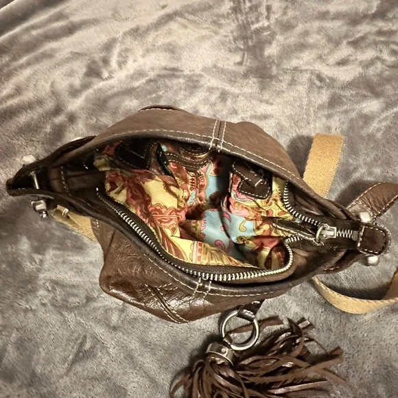 b. makowsky leather Brown Crossbody Bag with Tassel Accent perfect condition - Picture 3 of 7